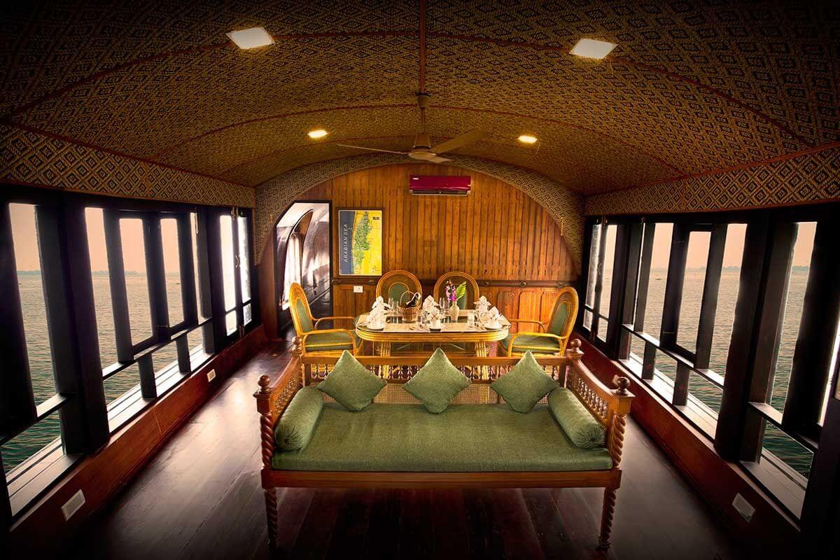 Difference between Deluxe and Premium houseboats in Alleppey